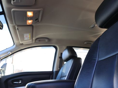 Used 2017 Nissan Titan SL image 23