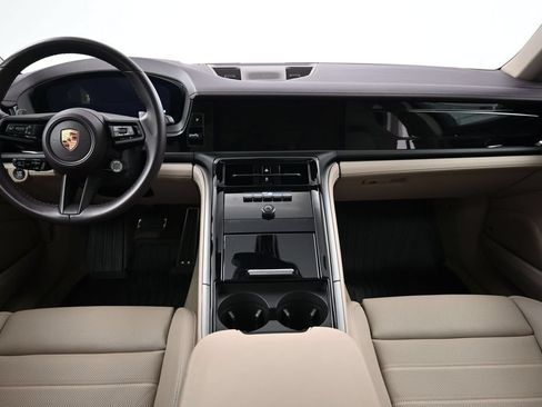 Certified 2024 Porsche Panamera image 9