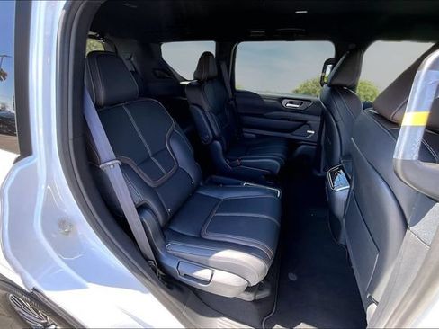 New 2026 Nissan Armada SL w/ Captain's Chari Seat Package AWD/4WD image 10