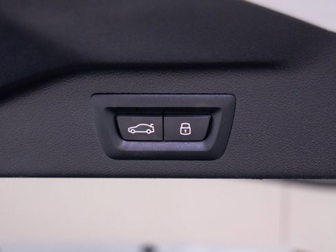 Certified 2024 BMW X7 xDrive40i w/ Climate Comfort Package image 32