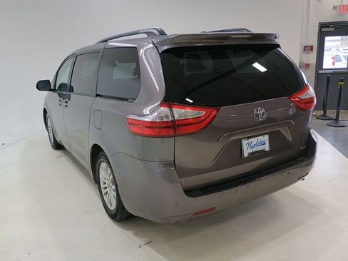 Used 2016 Toyota Sienna L image 5
