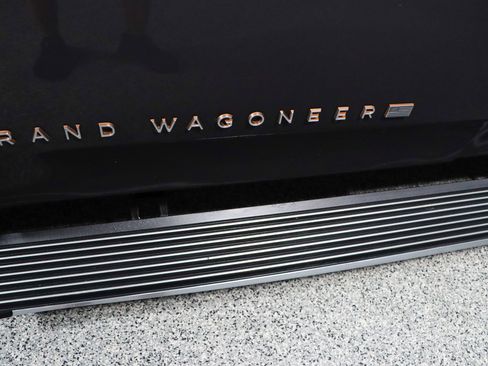 Used 2022 Jeep Grand Wagoneer Series III AWD/4WD image 12