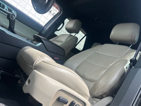 Used 2015 Ford Explorer XLT w/ Equipment Group 202A image 10