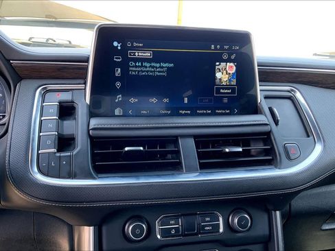 Used 2023 Chevrolet Suburban Premier image 31