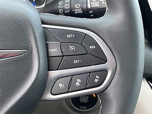 Used 2024 Chrysler Pacifica Touring-L image 13