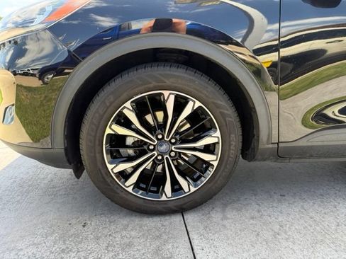 Used 2022 Ford Escape SE w/ SE Sport Appearance Package FWD image 4