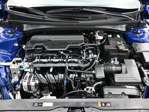 Certified 2025 Hyundai Elantra SEL image 28