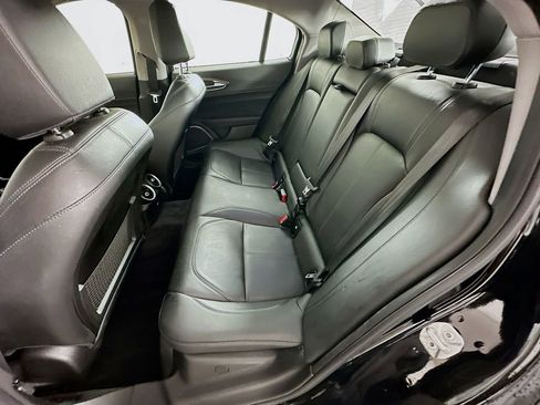 Used 2020 Alfa Romeo Giulia Ti w/ Active Blind Spot Package image 32