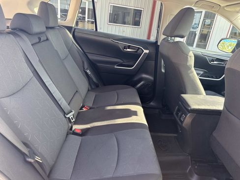 Used 2021 Toyota RAV4 XLE image 9