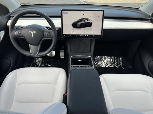 Used 2022 Tesla Model Y Performance AWD/4WD image 19