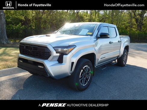 Used 2024 Toyota Tacoma TRD Sport image 1