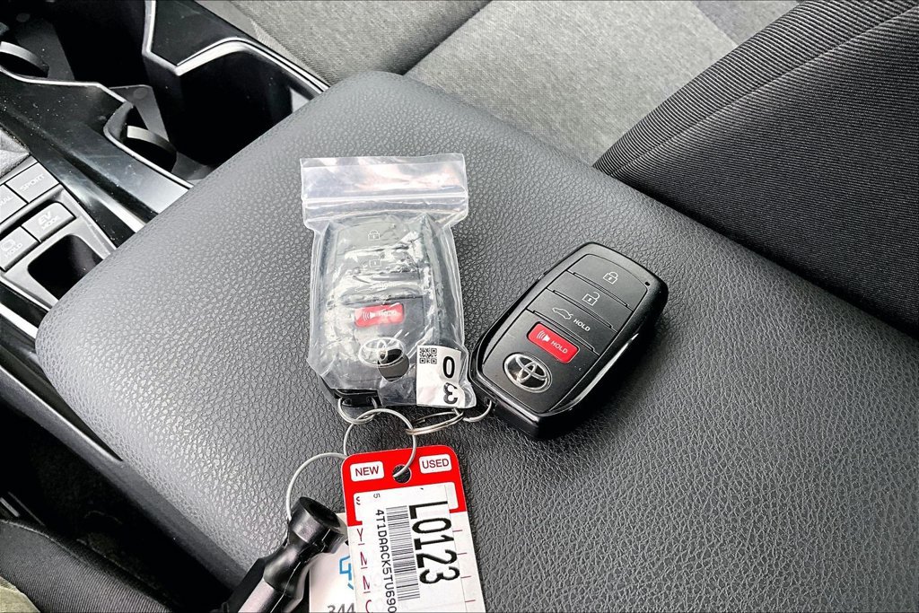Used 2026 Toyota Camry LE FWD image 35