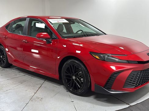 Certified 2025 Toyota Camry SE image 3