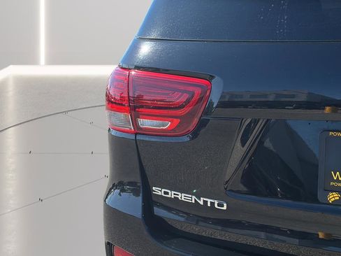 Used 2019 Kia Sorento S image 29