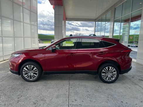 Used 2021 Toyota Venza XLE w/ Softex Package image 5