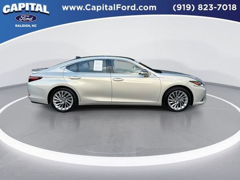Used 2022 Lexus ES 350 Ultra Luxury w/ Accessory Package 2 FWD image 9