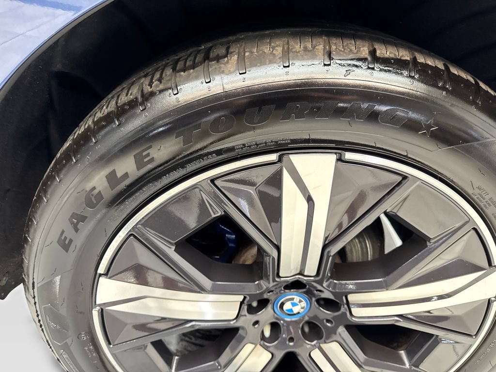 Used 2024 BMW iX xDrive50 w/ Sport Package AWD/4WD image 86