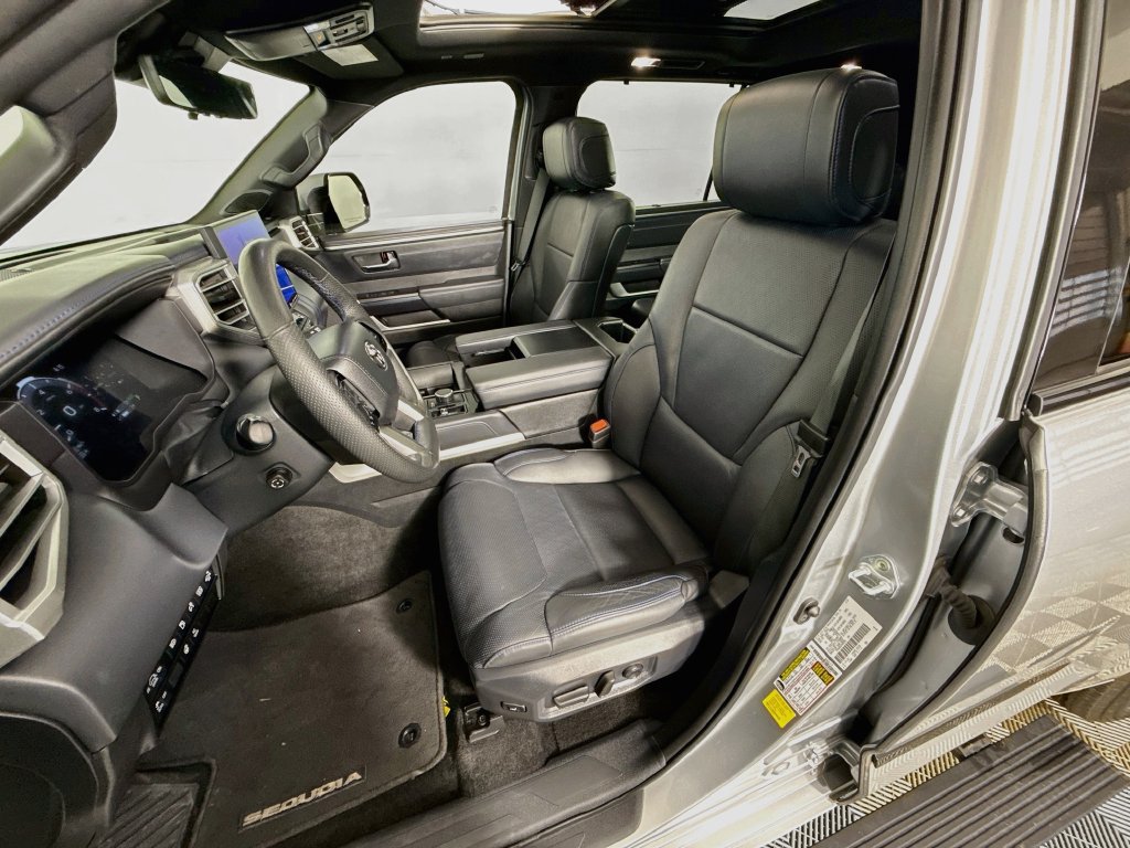 Used 2023 Toyota Sequoia Platinum AWD/4WD image 22