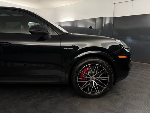 Certified 2025 Porsche Cayenne S AWD/4WD image 37
