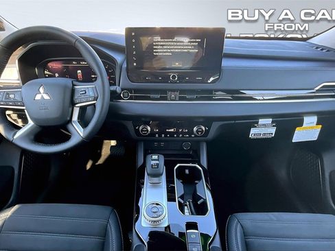 New 2025 Mitsubishi Outlander SE image 5