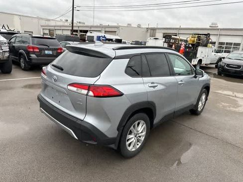 Used 2022 Toyota Corolla Cross LE AWD/4WD image 17