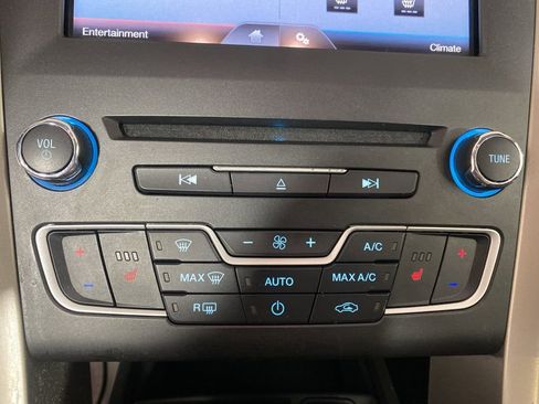 Used 2016 Ford Fusion SE w/ Equipment Group 202A image 5