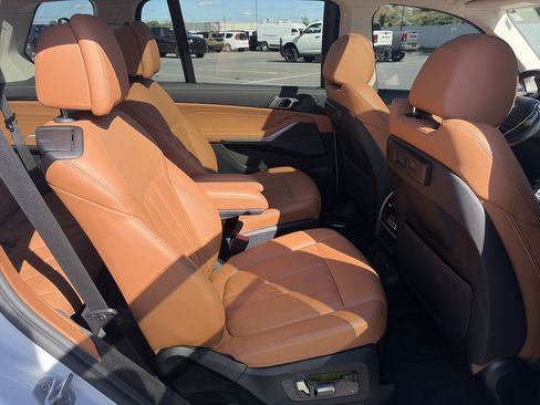 Used 2022 BMW X7 xDrive40i w/ Premium Package AWD/4WD image 42