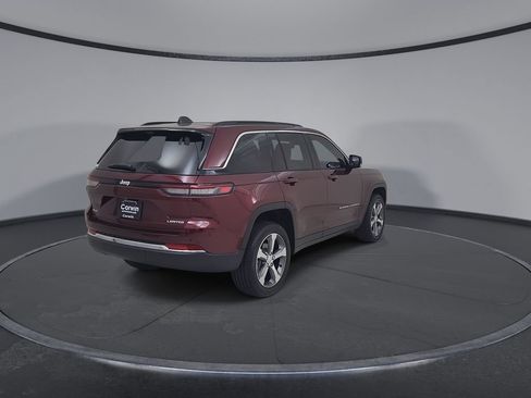 Certified 2025 Jeep Grand Cherokee Limited w/ Luxury Tech Group II AWD/4WD image 16
