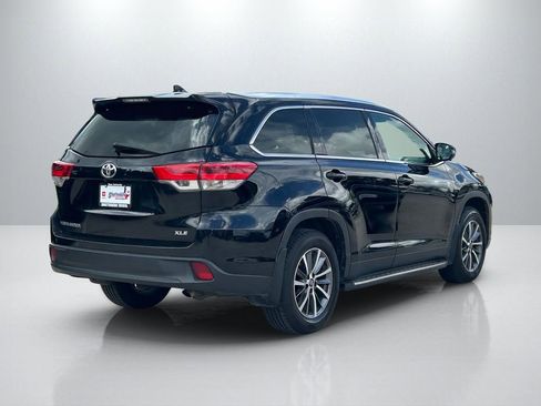 Used 2019 Toyota Highlander XLE FWD image 5