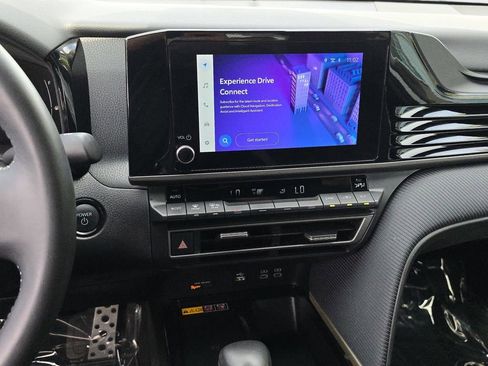 Used 2025 Toyota Camry SE FWD image 25