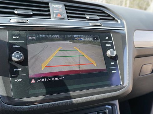 Used 2018 Volkswagen Tiguan SE image 17