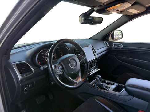 Used 2020 Jeep Grand Cherokee Altitude RWD image 9