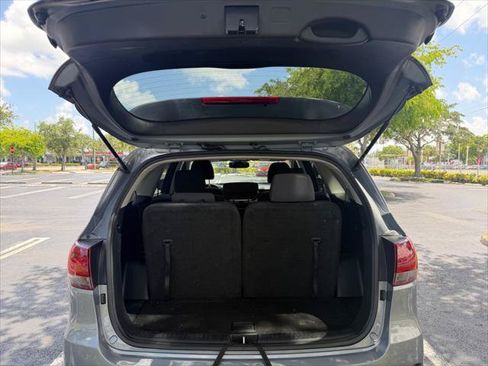 Used 2020 Kia Sorento LX FWD image 19
