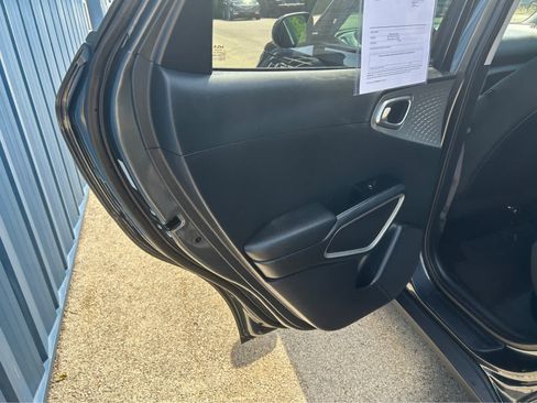 Used 2023 Kia Soul LX w/ LX Technology Package FWD image 24