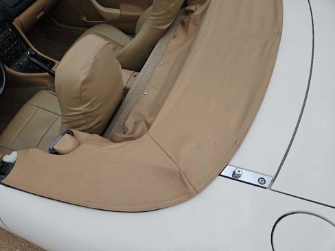 Used 1999 MAZDA MX-5 Miata image 42