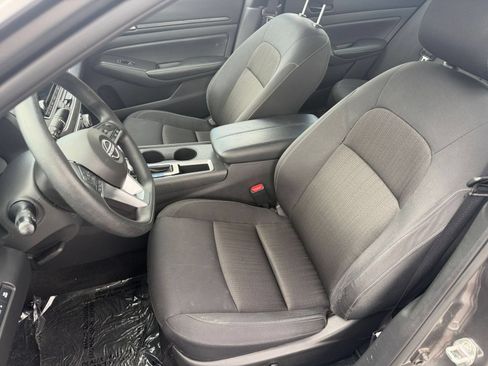 Used 2025 Nissan Altima 2.5 SV FWD image 36