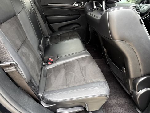 Used 2019 Jeep Grand Cherokee Altitude image 15