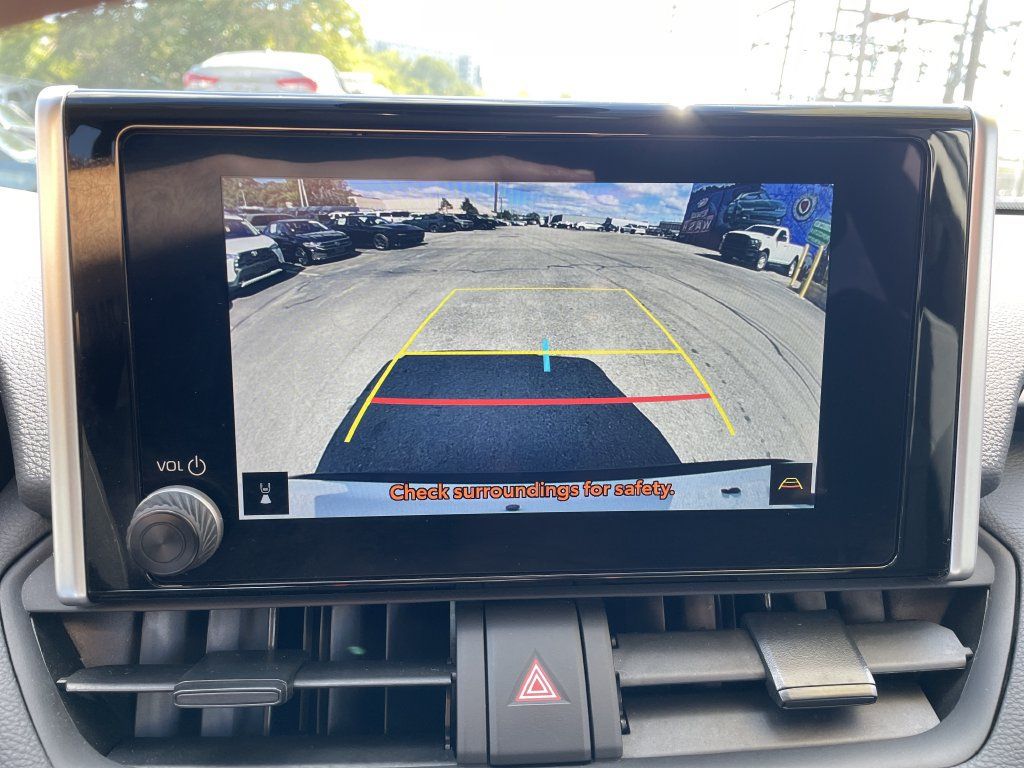 Used 2025 Toyota RAV4 XLE AWD/4WD image 20