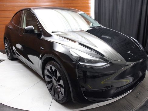 Used 2024 Tesla Model Y Performance image 24