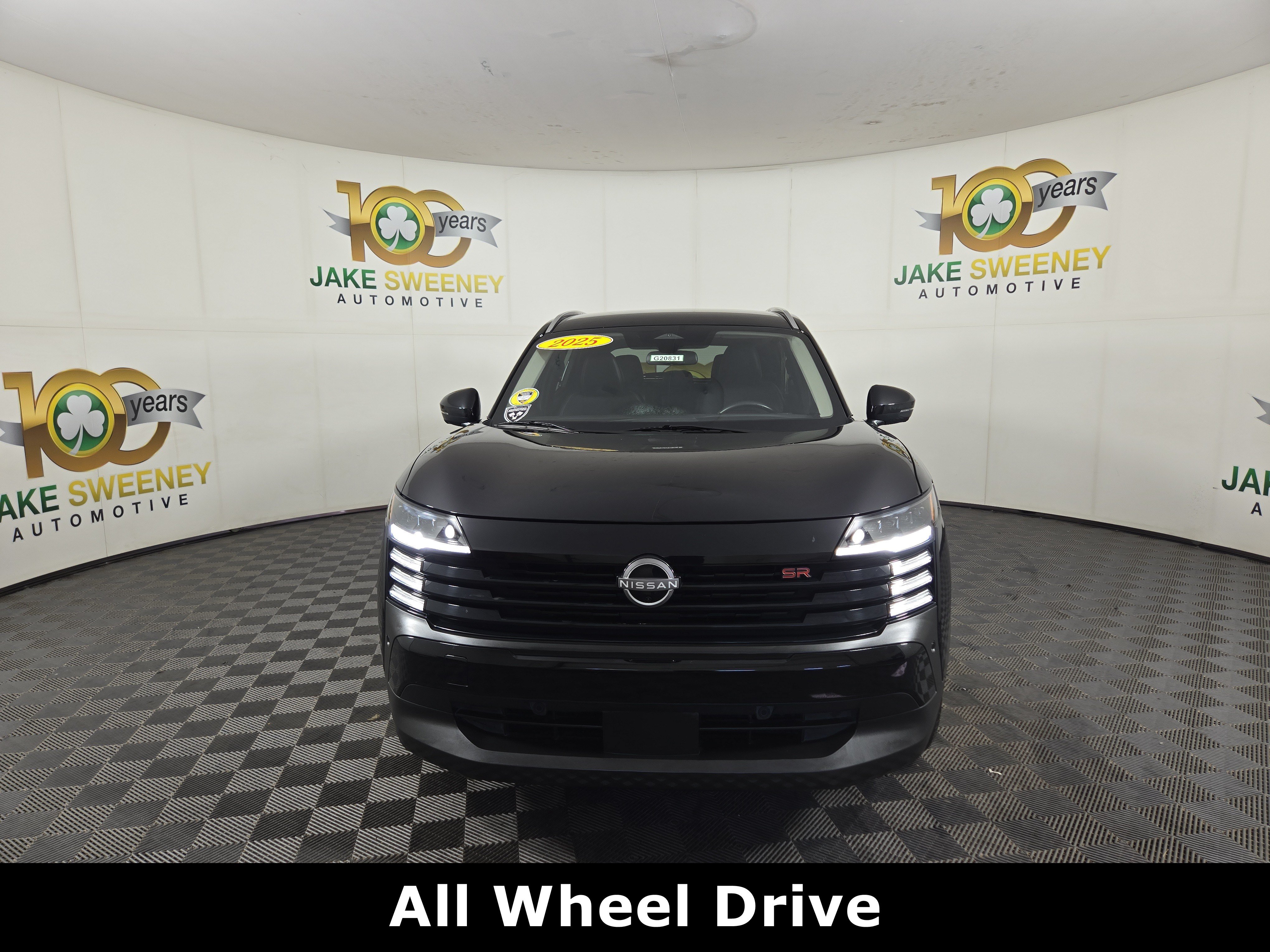 Used 2025 Nissan Kicks SR AWD/4WD image 2
