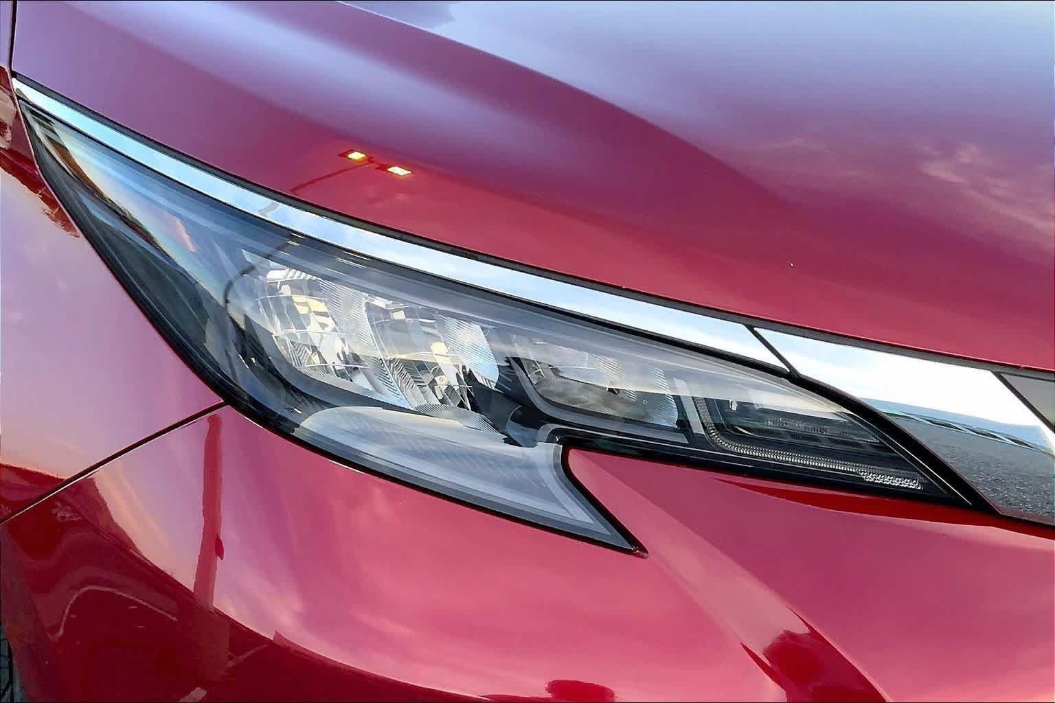 Used 2024 Toyota Sienna XLE FWD image 24