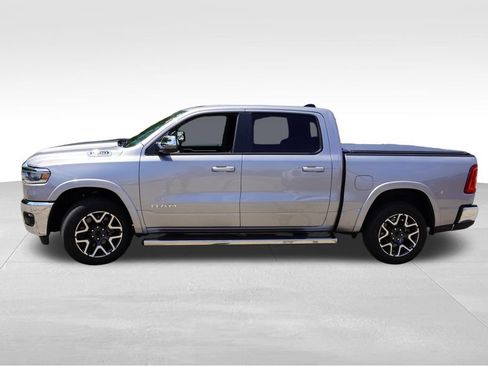 Certified 2025 RAM 1500 Laramie AWD/4WD image 9