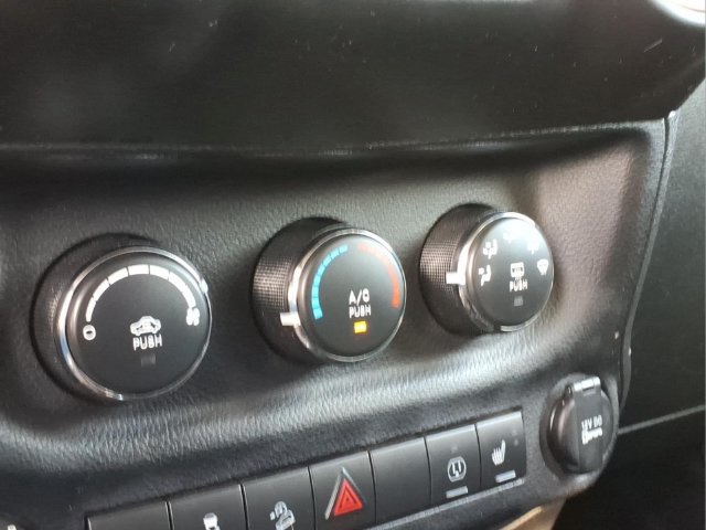 Used 2014 Jeep Wrangler Unlimited Sahara AWD/4WD image 15
