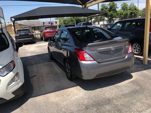 Used 2017 Nissan Versa SV FWD image 6