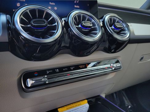 Used 2026 Mercedes-Benz GLB 250 image 25