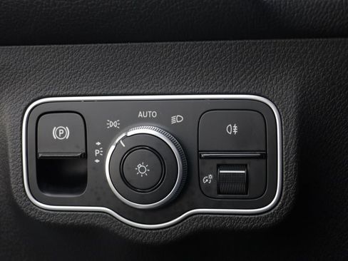 Used 2023 Mercedes-Benz EQB 300 4MATIC w/ Pinnacle Package image 8