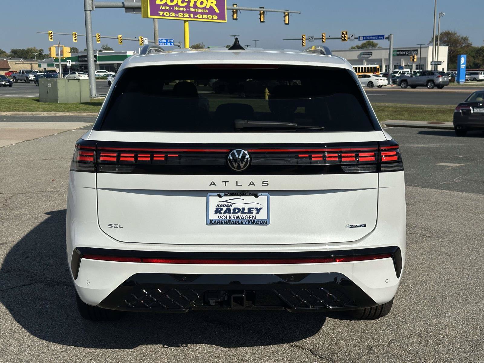 New 2027 Volkswagen Atlas SEL R-Line AWD/4WD image 3