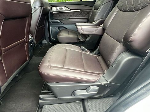 Used 2025 Ford Explorer Platinum w/ Ultimate Package AWD/4WD image 20