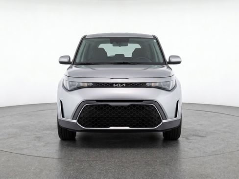 Used 2025 Kia Soul LX w/ LX Technology Package FWD image 2