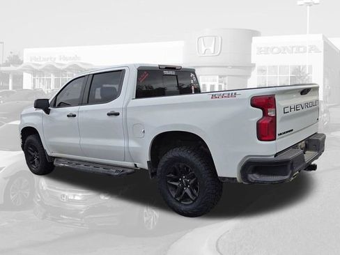 Used 2021 Chevrolet Silverado 1500 LT Trail Boss w/ Convenience Package II image 3